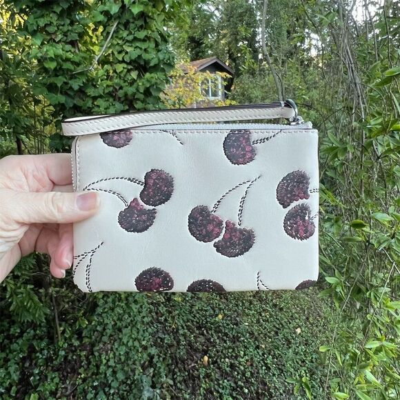 COACH Corner Zip Leather Wristlet With Cherry Print DCF05 NWT AUTHENTIC - Picture 3 of 10
